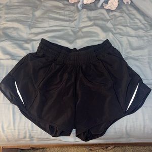 black lululemon hotty hot shorts